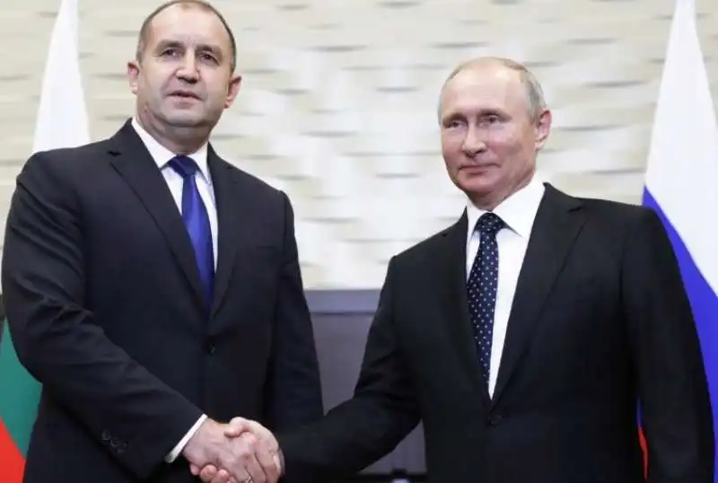 RUMEN RADEV E PUTIN