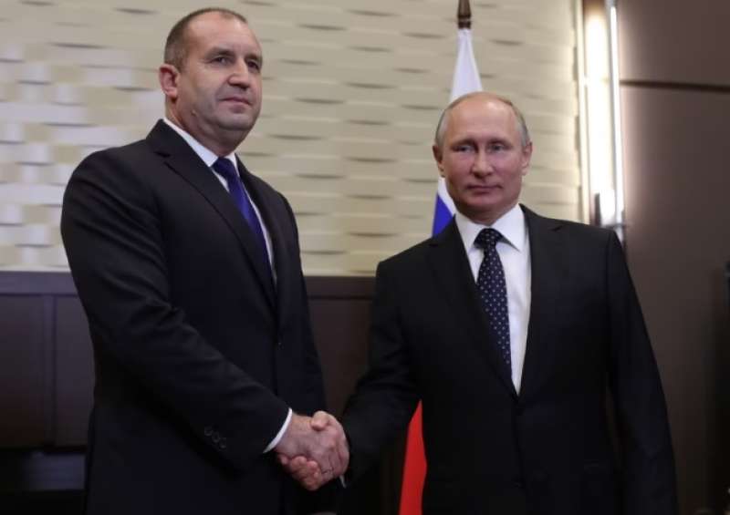 RUMEN RADEV E PUTIN