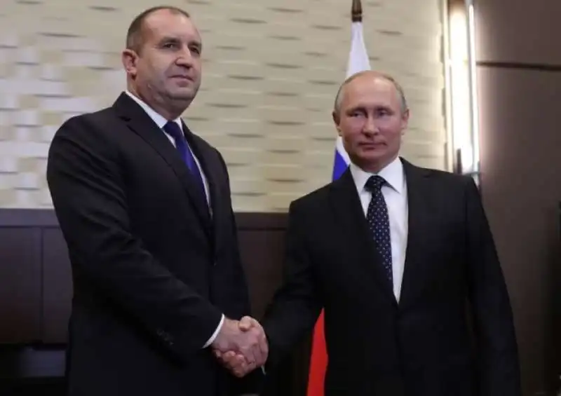 RUMEN RADEV E PUTIN