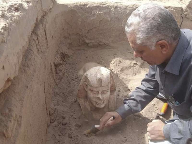 sfinge con la testa dell'imperatore claudio in egitto 1