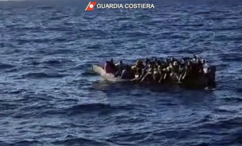 SOCCORSO DELLA GUARDIA COSTIERA A LAMPEDUSA - 8 MARZO 2023    