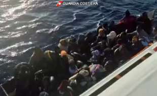 SOCCORSO DELLA GUARDIA COSTIERA A LAMPEDUSA - 8 MARZO 2023