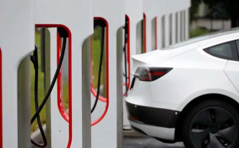 stazione di ricarica tesla 5