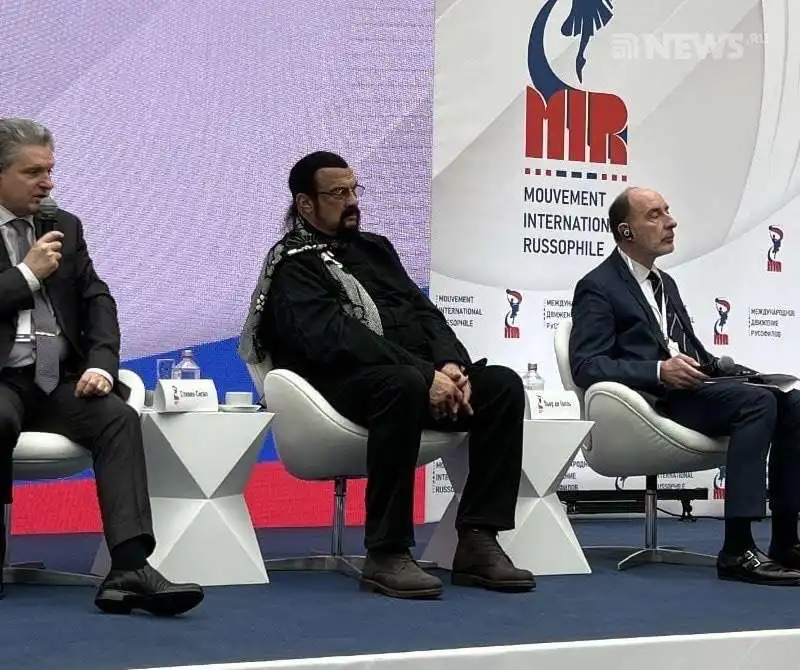 steven seagal al congresso dei russofili a mosca 3