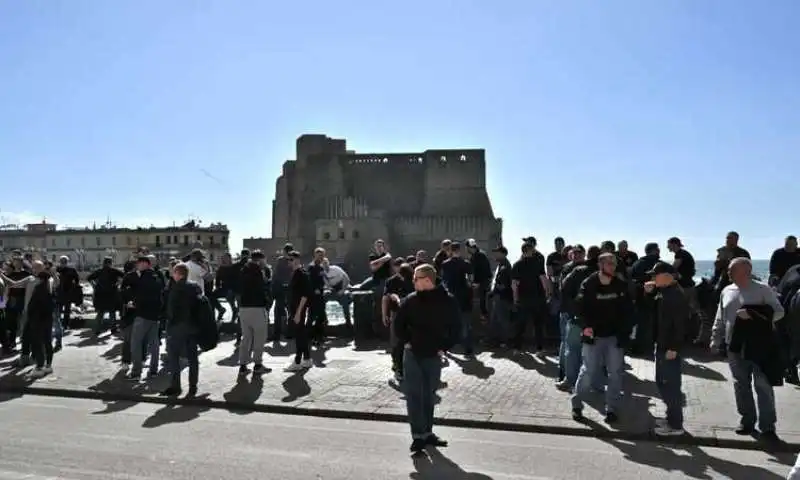 tifosi dell eintracht a napoli 2