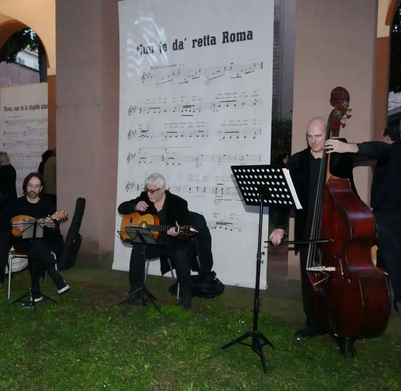 trio musicale ricorda le musiche  di trovajoli  foto di bacco