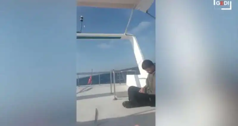 video girato sul barcone dei migranti prima del naufragio di cutro 1