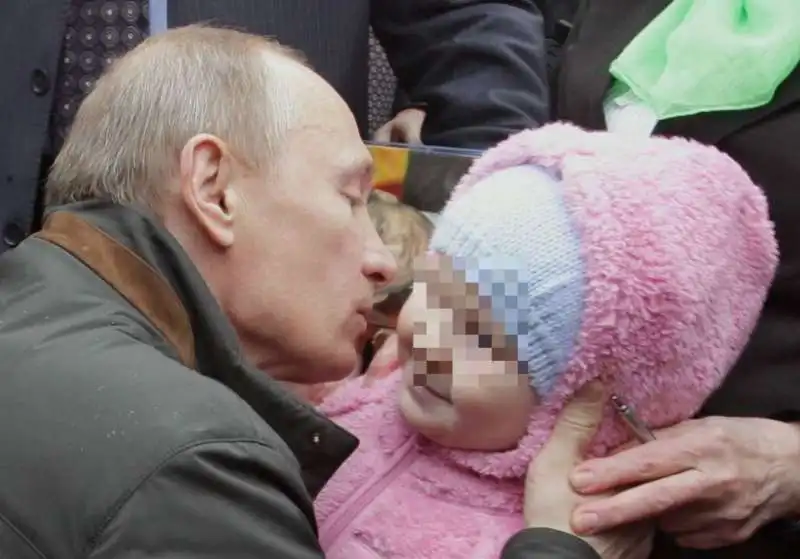 vladimir putin con una bambina 