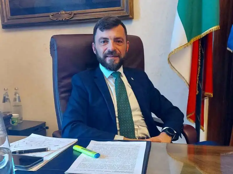 Walter Rizzetto - deputato di fratelli d'italia - presidente della commissione lavoro