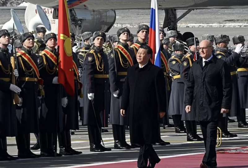 xi jinping arriva a mosca