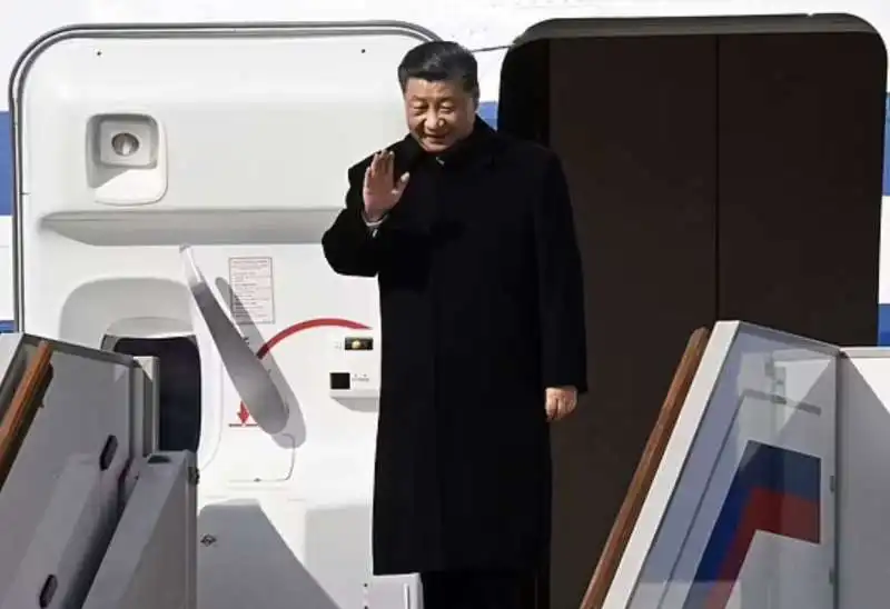 xi jinping arriva a mosca 