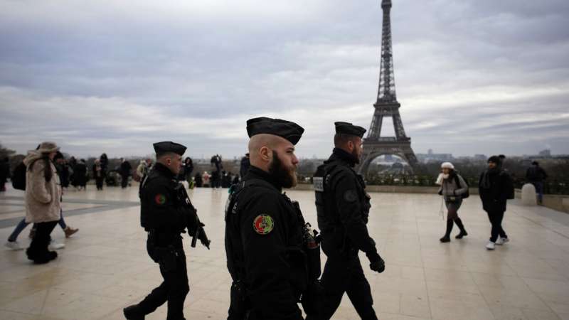 allerta terrorismo a parigi