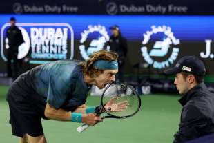 andrey rublev insulta arbitro agli atp di dubai 2