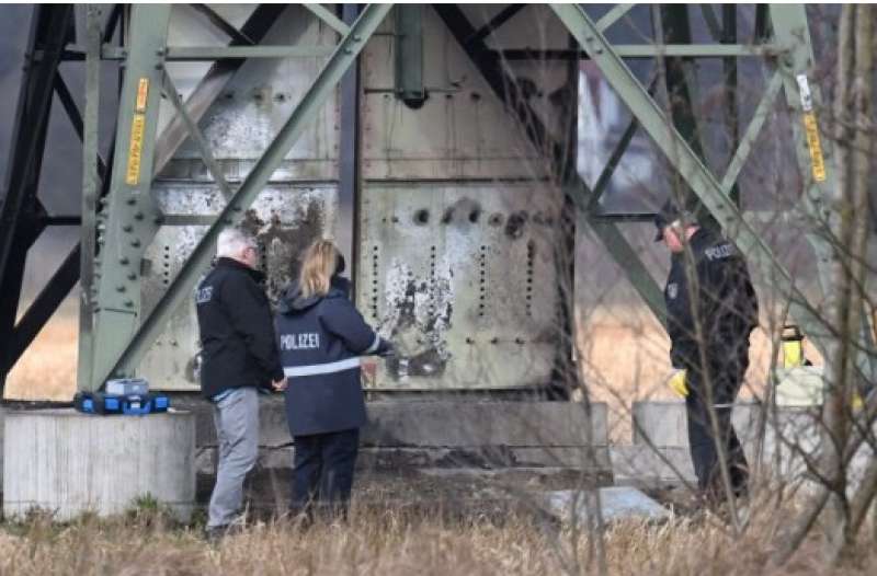 attentato allo stabilimento tesla a Grunheide in germania