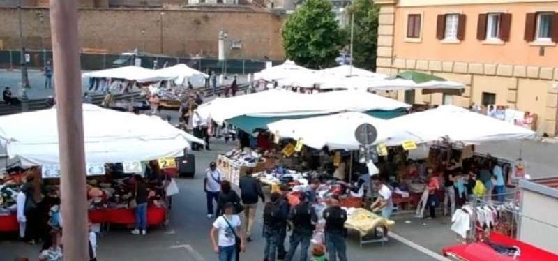 bancarelle a piazzale flaminio