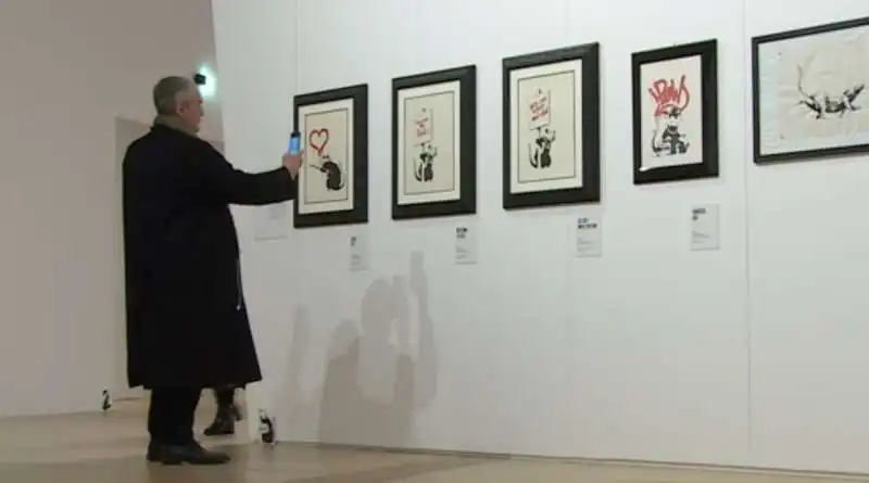 banksy painting walls al museo m9 di mestre 4