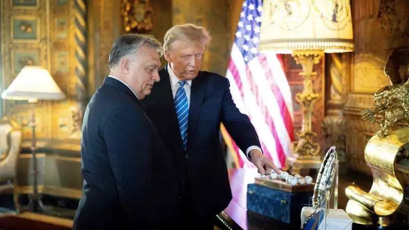 donald trump e viktor orban a mar a lago 