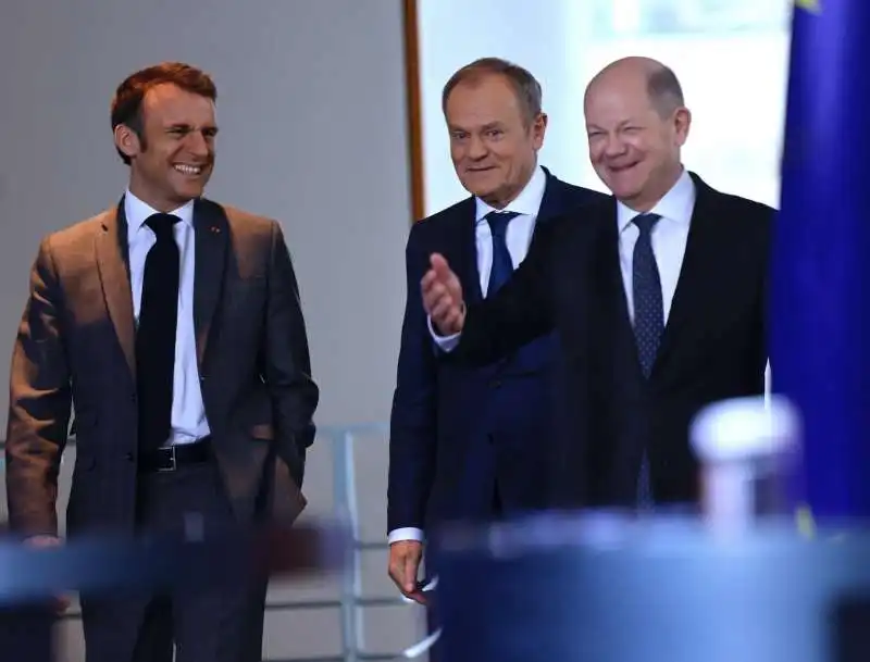 EMMANUEL MACRON - DONALD TUSK - OLAF SCHOLZ 