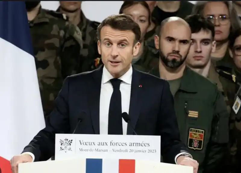 EMMANUEL MACRON - ESERCITO FRANCESE