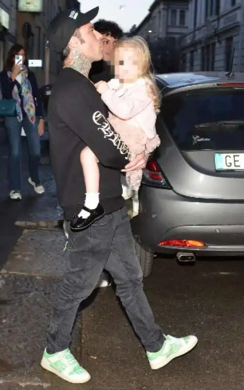 fedez con la figlia vittoria   ph claudio mangiarotti