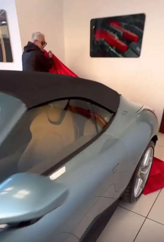 fedez si compra una ferrari 6