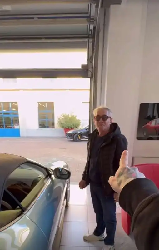 fedez si compra una ferrari 7