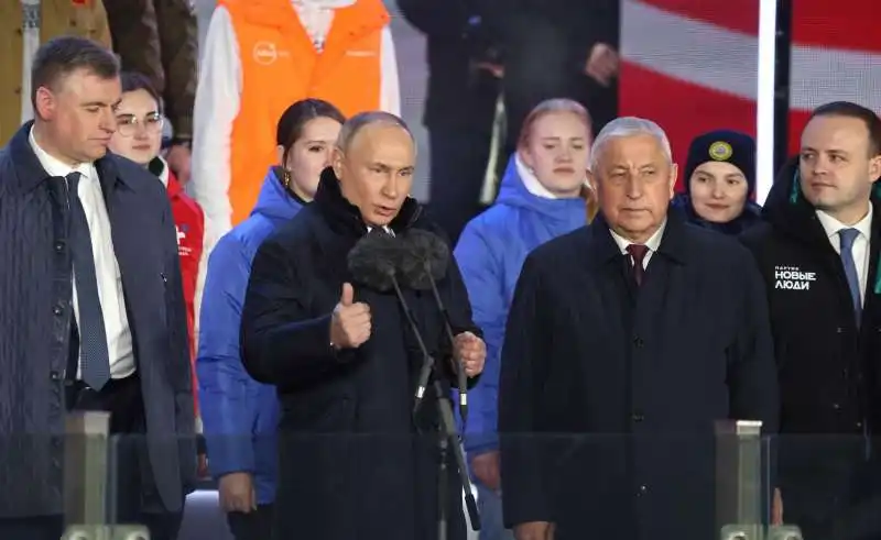 festa per elezione di putin in piazza rossa   2