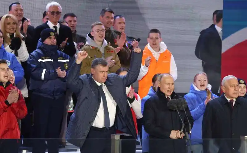 festa per elezione di putin in piazza rossa   3