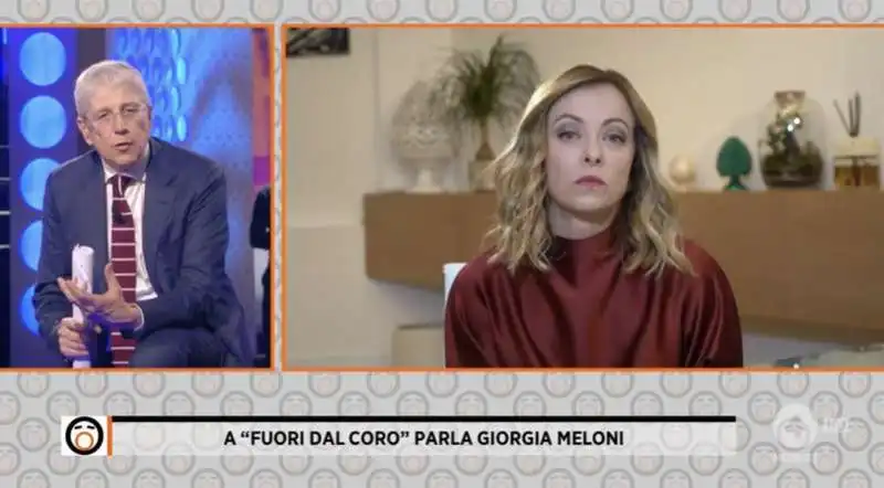 giorgia meloni a fuori dal coro  