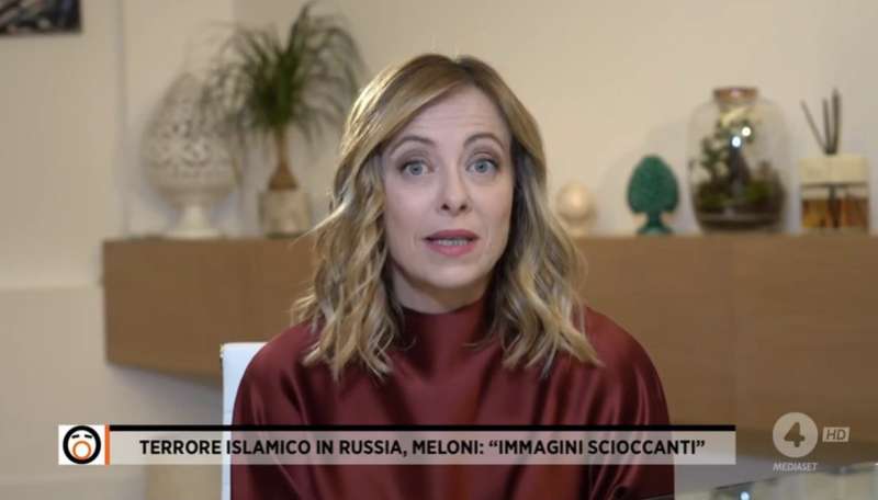 giorgia meloni a fuori dal coro