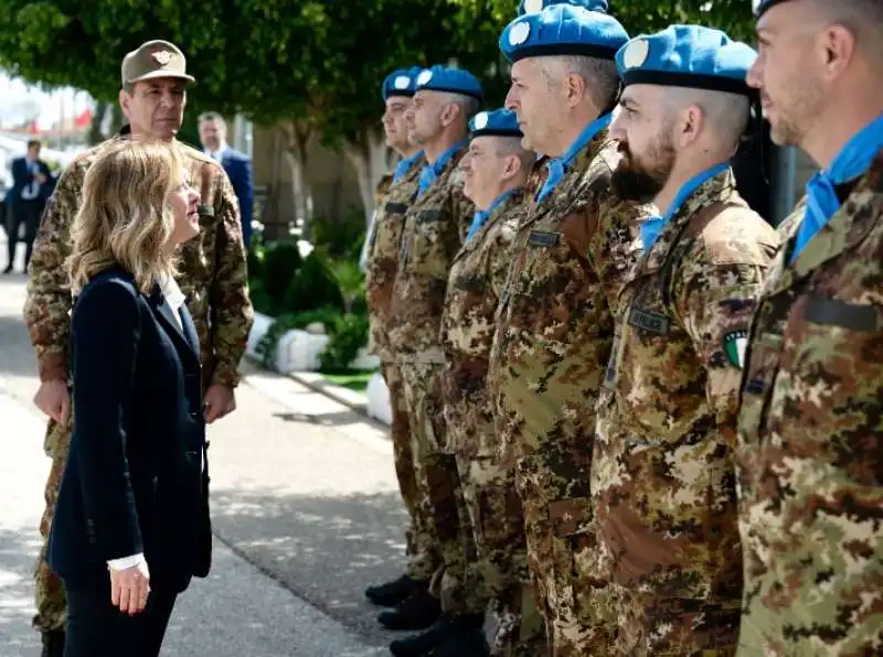 giorgia meloni in visita ai soldati italiani onu in libano