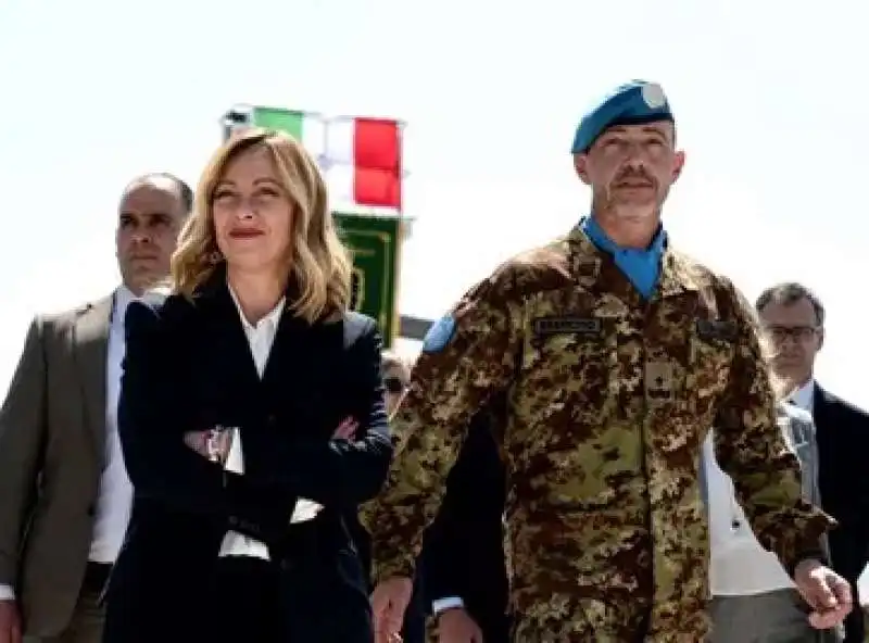 giorgia meloni in visita ai soldati italiani onu in libano 