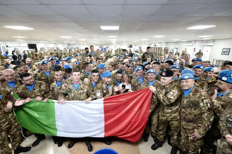 giorgia meloni visita i militari italiani in libano  2