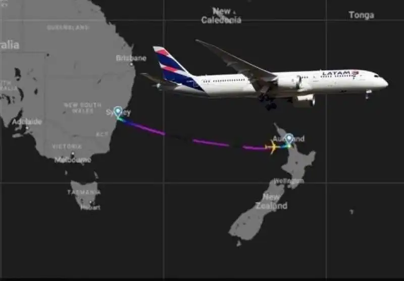 il boeing 787 di latam coinvolto nell’incidente e la rotta effettuata 