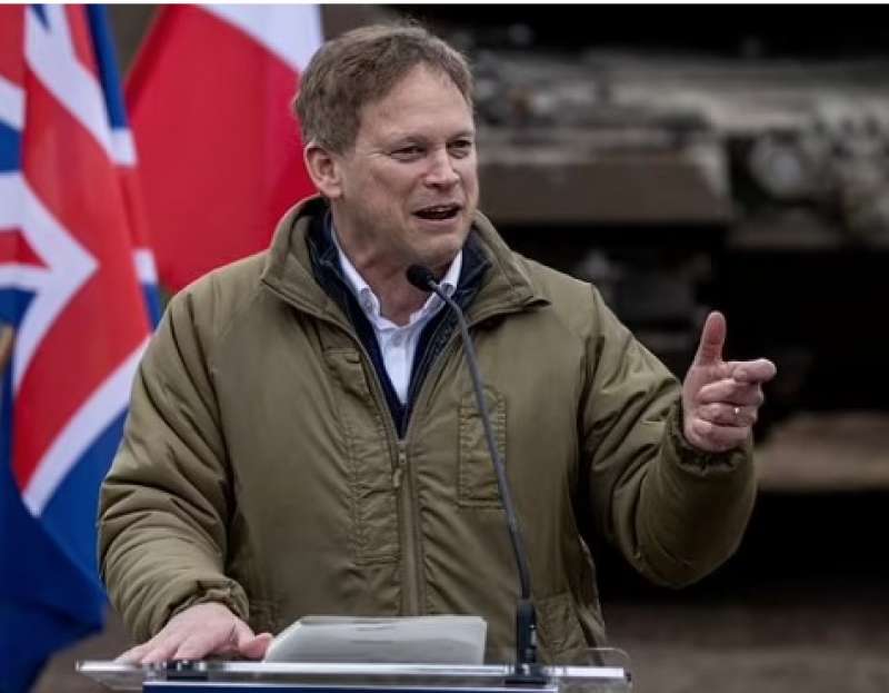 il ministro della difesa britannico Grant Shapps in polonia