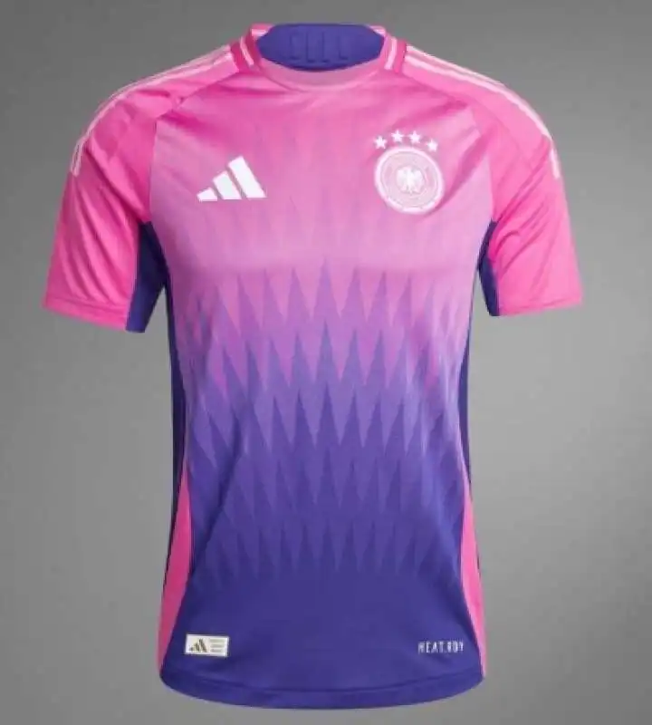 la maglia rosa della germania. 3