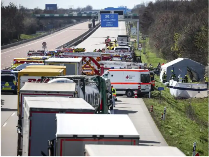 LIPSIA AUTOSTRADA INCIDENTE FLIXBUS