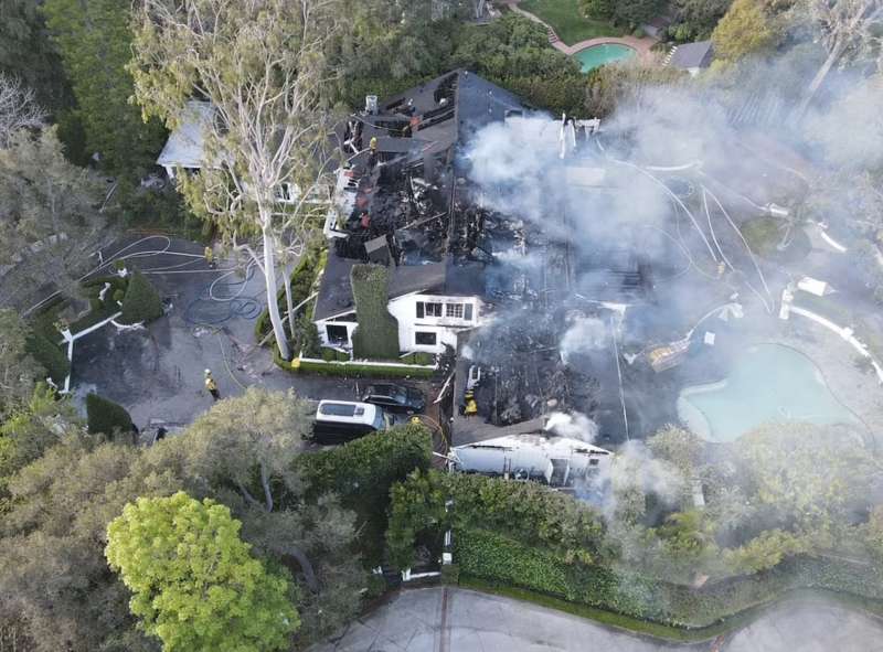 los angeles la casa di cara delevingne a fuoco 2