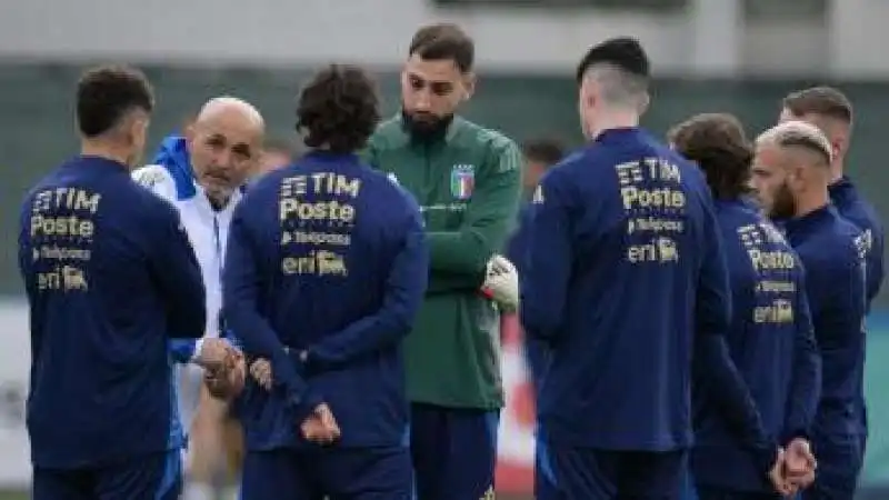 luciano spalletti con la nazionale italiana di calcio 