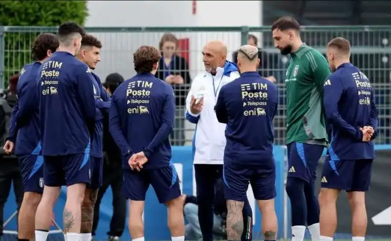 luciano spalletti con la nazionale italiana di calcio 2