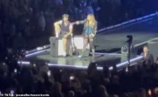 MADONNA SGRIDA UN FAN IN SEDIA A ROTELLE