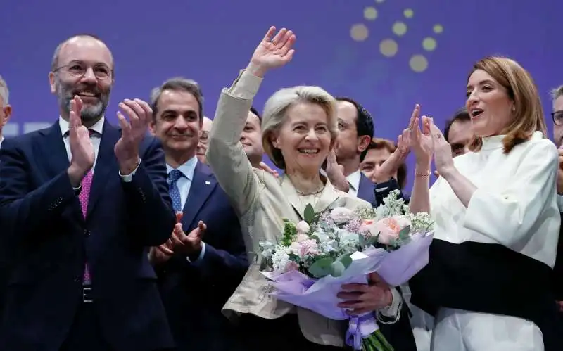 MANFRED WEBER - URSULA VON DER LEYEN - ROBERTA METSOLA - CONGRESSO DEL PPE  