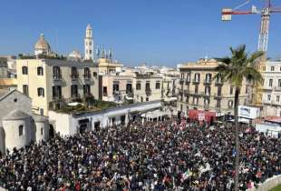 manifestazione per antonio decaro a bari