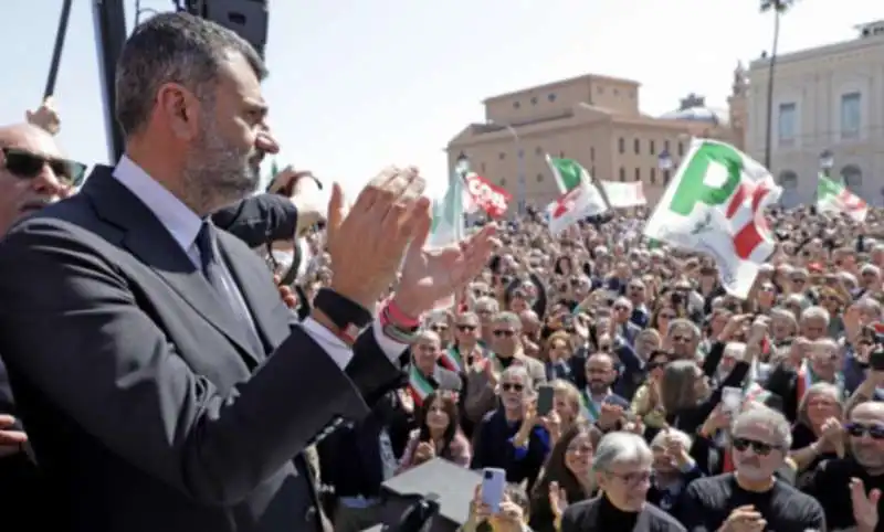 manifestazione per antonio decaro a bari 