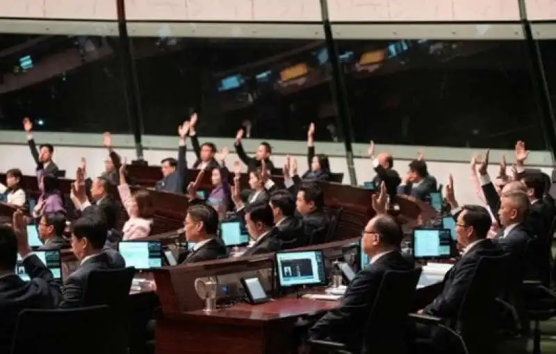 NUOVA LEGGE SULLA SICUREZZA APPROVATA DAL PARLAMENTO DI HONG KONG