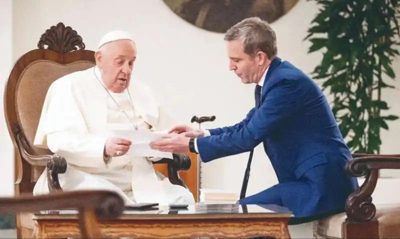 PAPA FRANCESCO CON JAVIER MARTINEZ BROCAL 