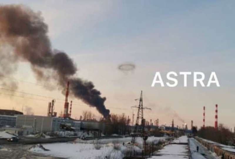 raffineria di petrolio a Riazan in russia colpita da drone ucraino