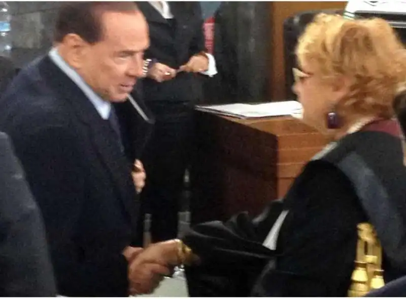 SILVIO BERLUSCONI STRINGE LA MANO A ILDA BOCCASSINI