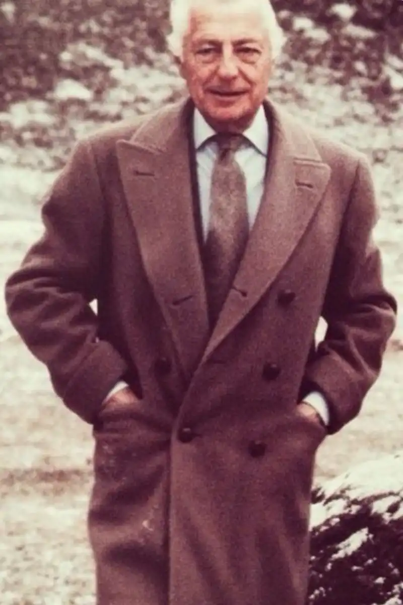 gianni agnelli con il cappotto 2