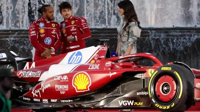 lewis hamilton charles leclerc a milano 6